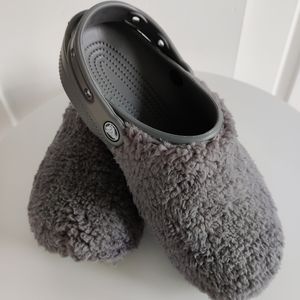 CROCS FUZZ MANIA 8W/6M Gray